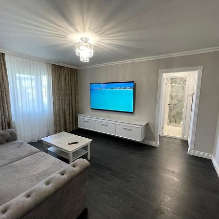 White Residence Craiova Bagian luar foto